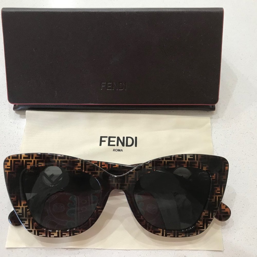 FENDI WOMENS SUNGLASSES NWOT